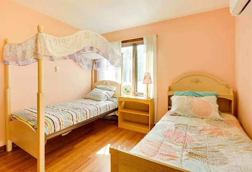 Spacious Woodbury Home W/ Pool + Hot Tub!