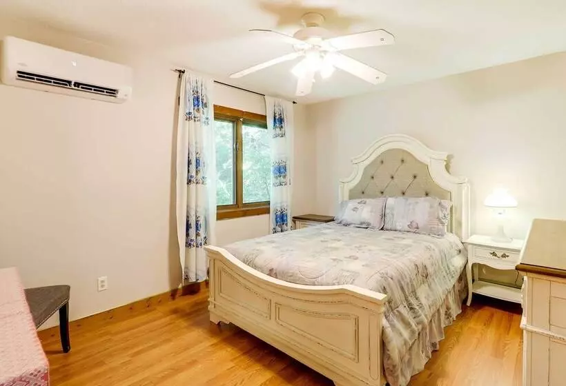 Spacious Woodbury Home W/ Pool + Hot Tub!