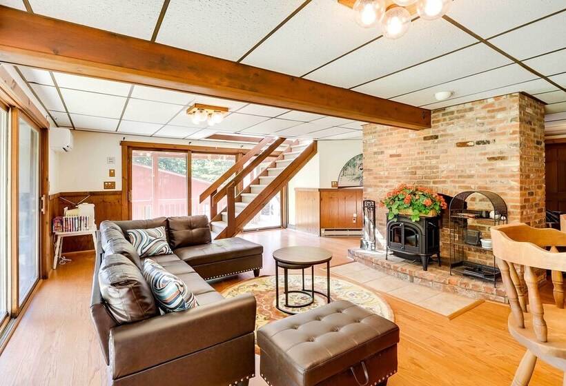 Spacious Woodbury Home W/ Pool + Hot Tub!