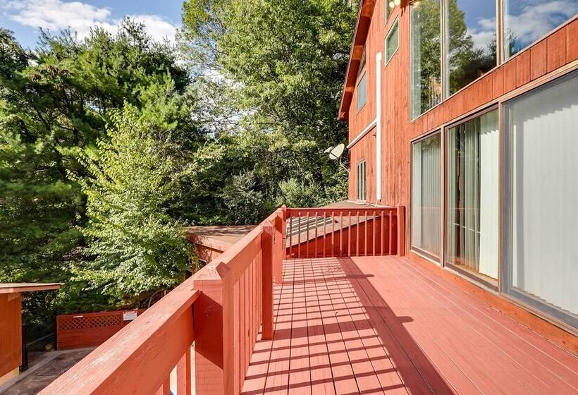 Spacious Woodbury Home W/ Pool + Hot Tub!