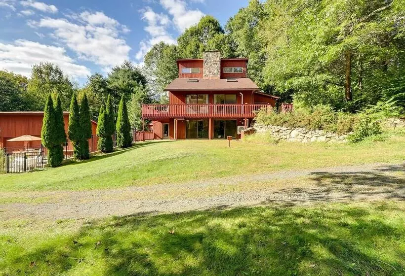 Spacious Woodbury Home W/ Pool + Hot Tub!