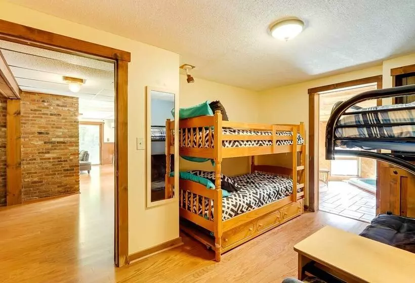 Spacious Woodbury Home W/ Pool + Hot Tub!