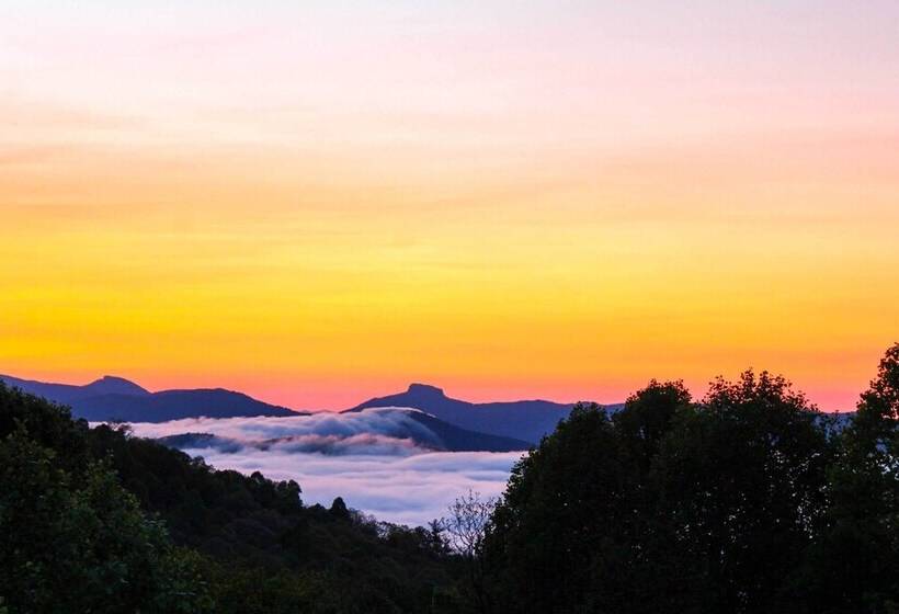 Spruce Pine Retreat W/ Gas Grill + Mtn Views!