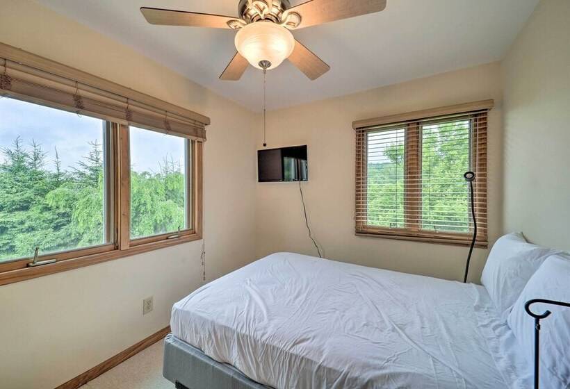 Spruce Pine Retreat W/ Gas Grill + Mtn Views!