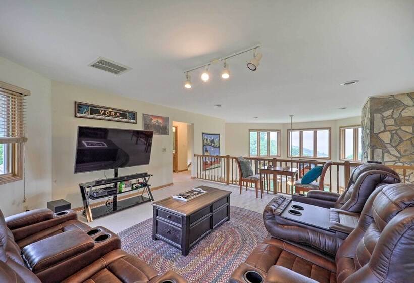 Spruce Pine Retreat W/ Gas Grill + Mtn Views!