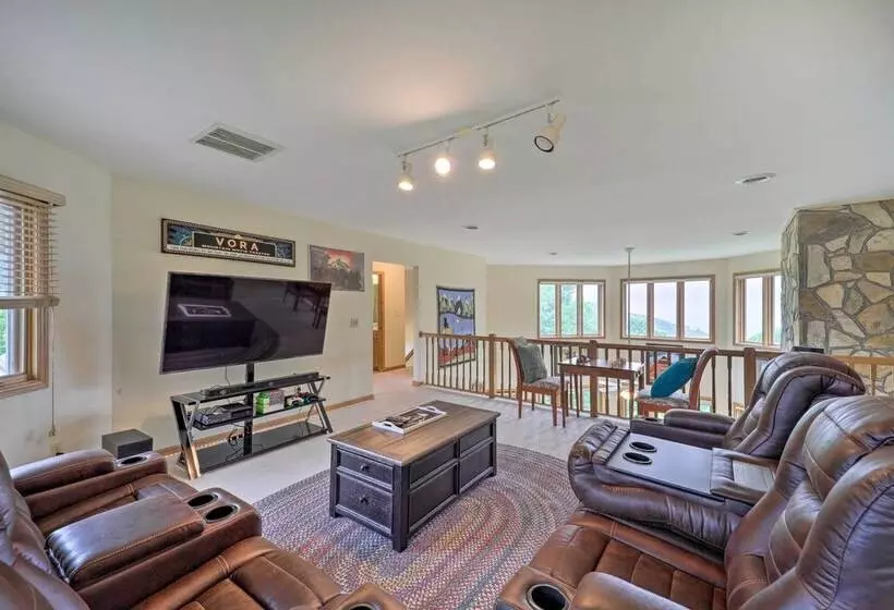 Spruce Pine Retreat W/ Gas Grill + Mtn Views!