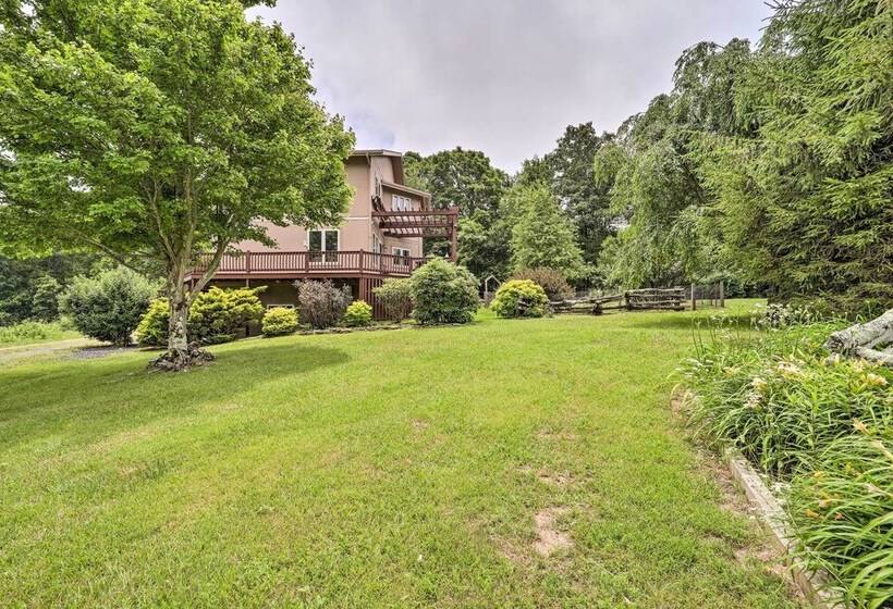 Spruce Pine Retreat W/ Gas Grill + Mtn Views!