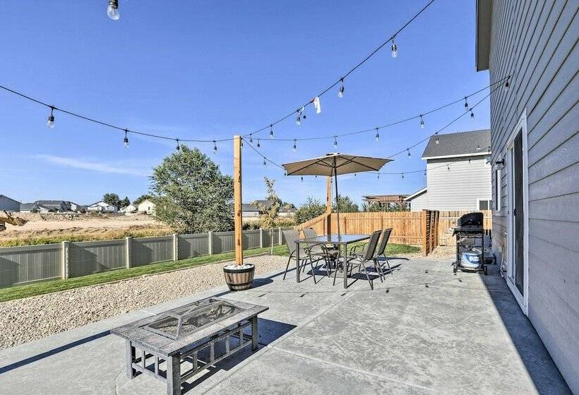 Stunning Nampa Home Nearby Park W/ Fire Pit!