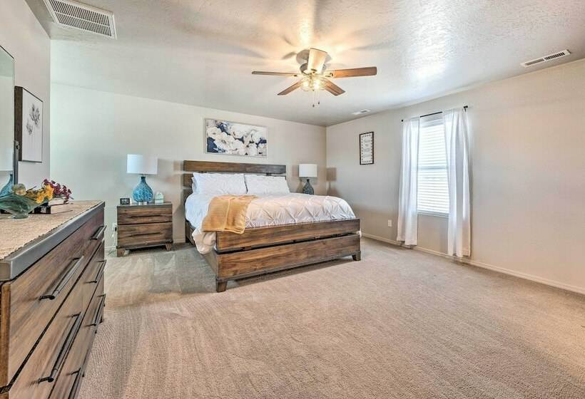 Stunning Nampa Home Nearby Park W/ Fire Pit!