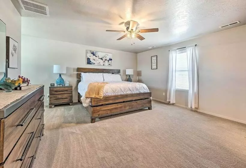 Stunning Nampa Home Nearby Park W/ Fire Pit!