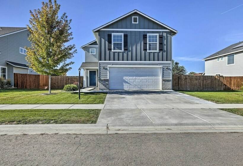 Stunning Nampa Home Nearby Park W/ Fire Pit!