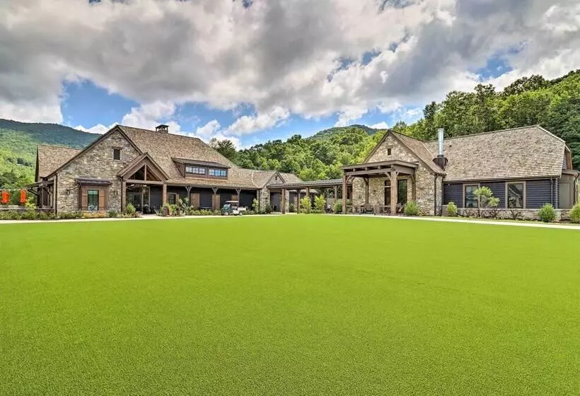 Tree Lined Cruso Cabin W/ Game Room & Mtn Views!