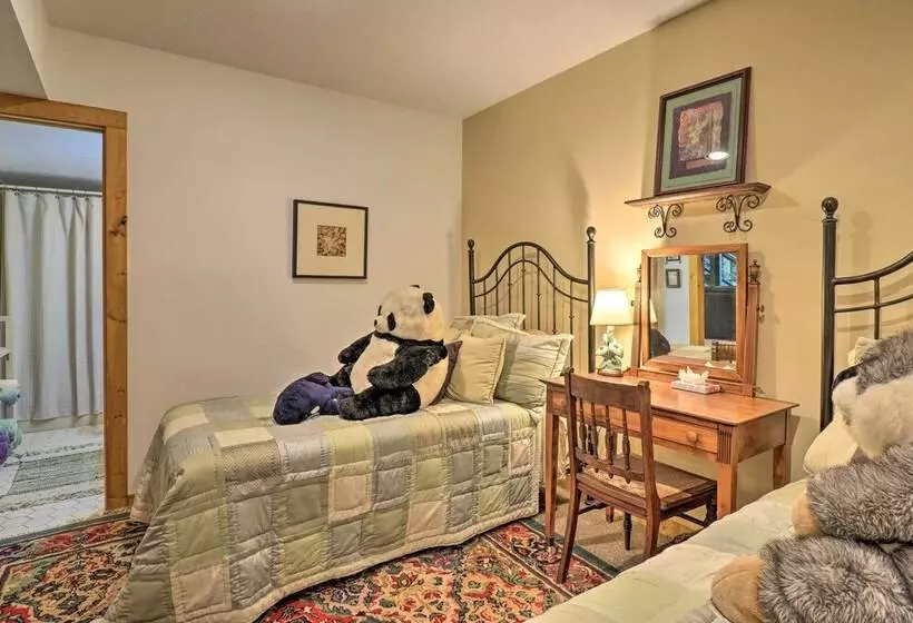 Tree Lined Cruso Cabin W/ Game Room & Mtn Views!