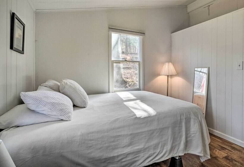 Unplugged Mountain Retreat With Porch Swings!