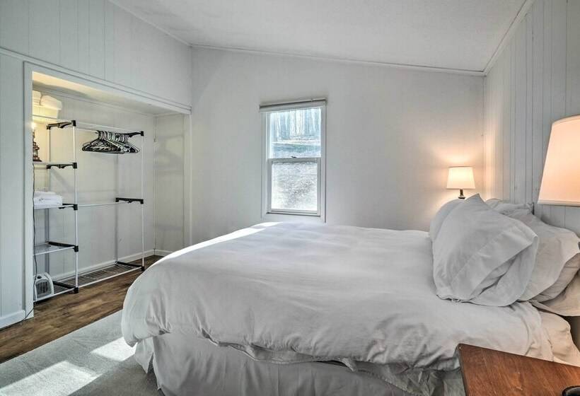 Unplugged Mountain Retreat With Porch Swings!