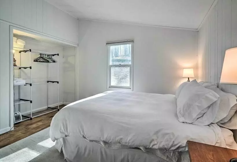 Unplugged Mountain Retreat With Porch Swings!