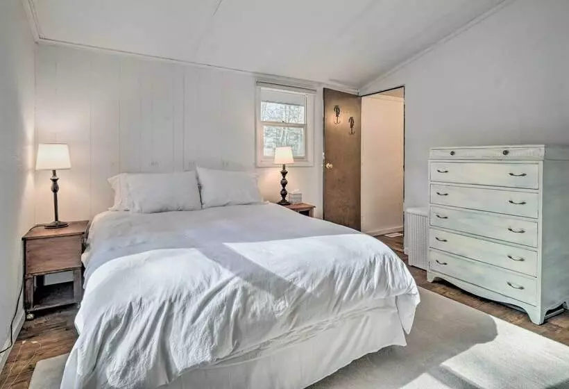 Unplugged Mountain Retreat With Porch Swings!