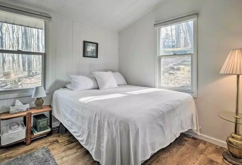 Unplugged Mountain Retreat With Porch Swings!