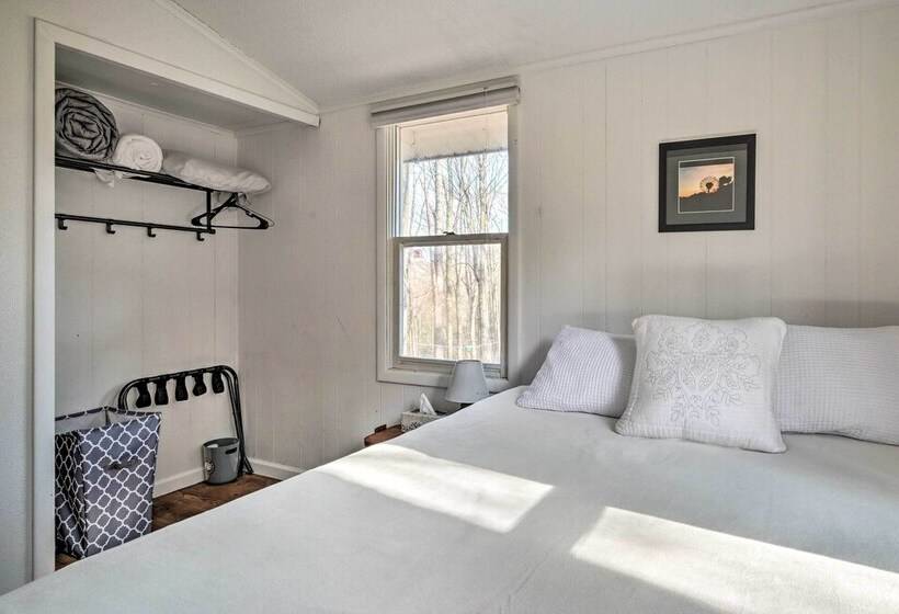 Unplugged Mountain Retreat With Porch Swings!