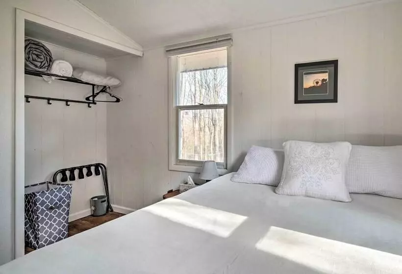 Unplugged Mountain Retreat With Porch Swings!