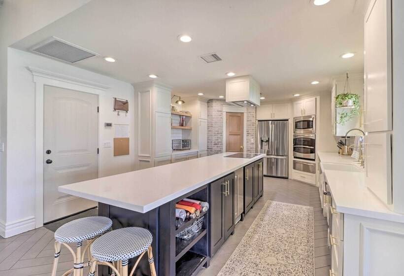 Luxe Mesa Retreat W/ Pool, Hot Tub & Home Gym