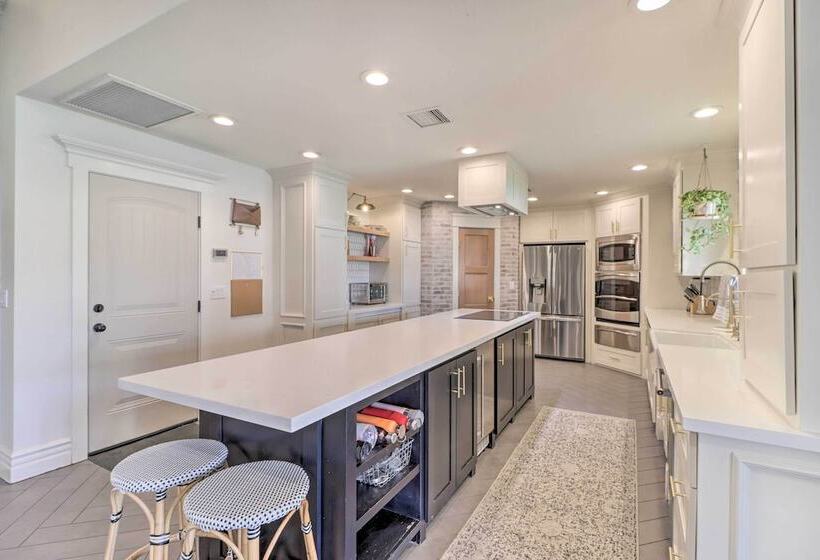 Luxe Mesa Retreat W/ Pool, Hot Tub & Home Gym