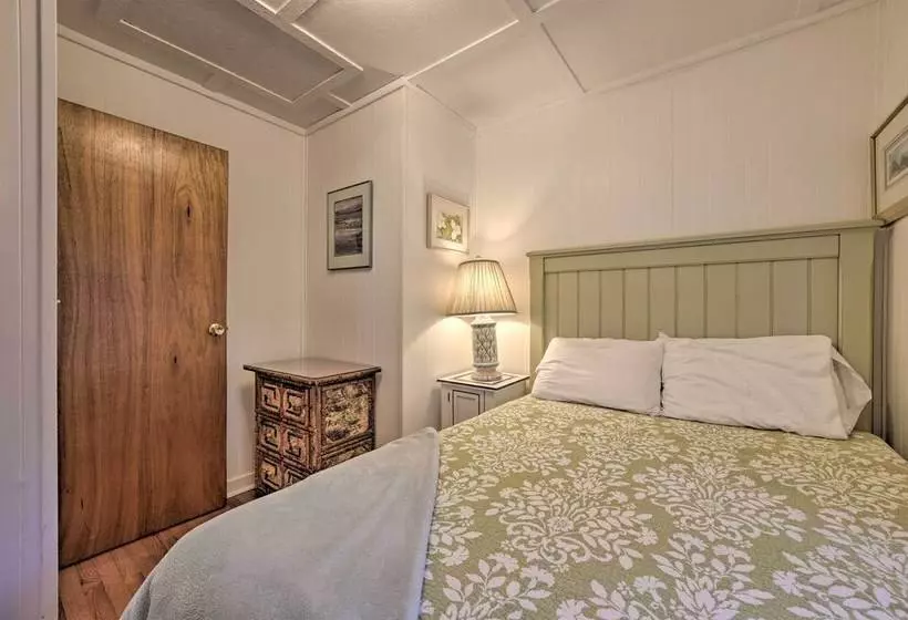 Waterfront Suttons Bay Cottage W/ Fire Pit!