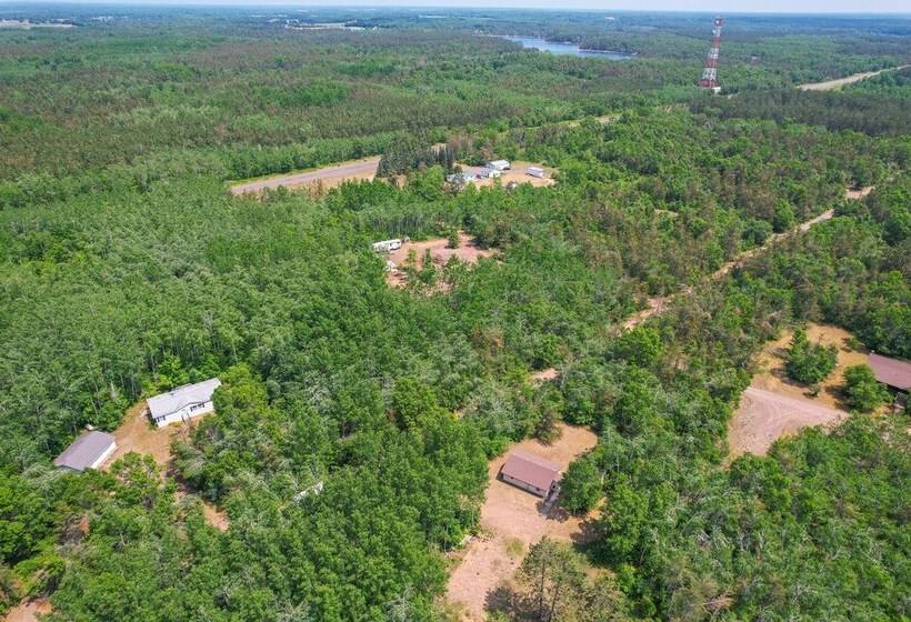 Wooded Danbury Cabin W/ Grill + Fire Pit!