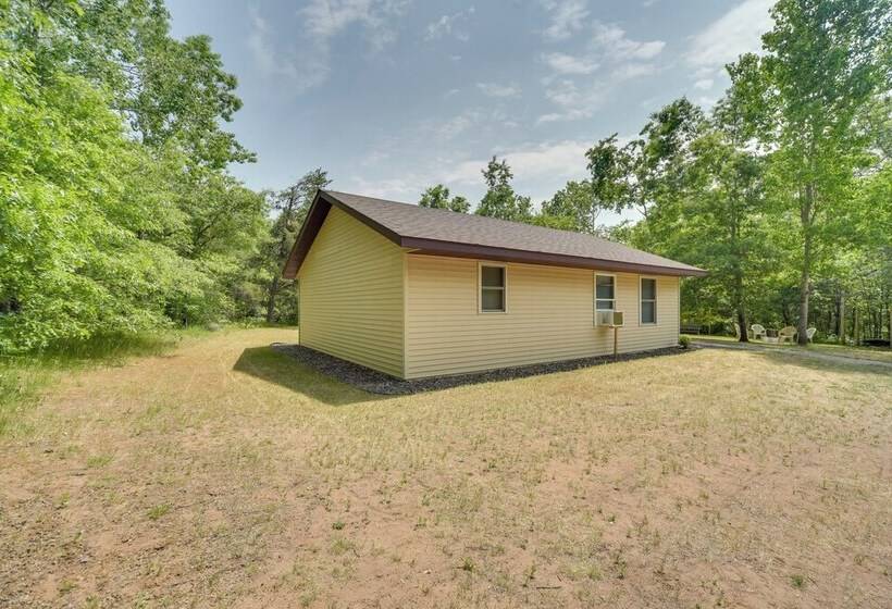 Wooded Danbury Cabin W/ Grill + Fire Pit!