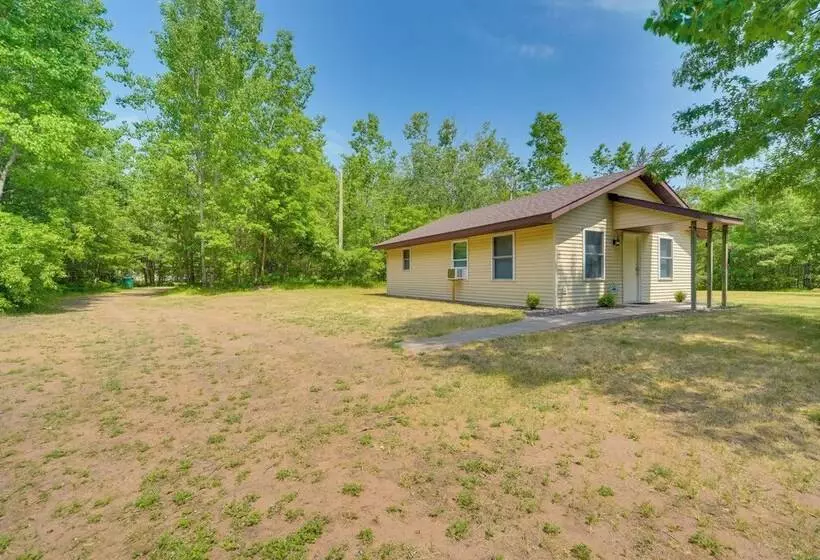 Wooded Danbury Cabin W/ Grill + Fire Pit!