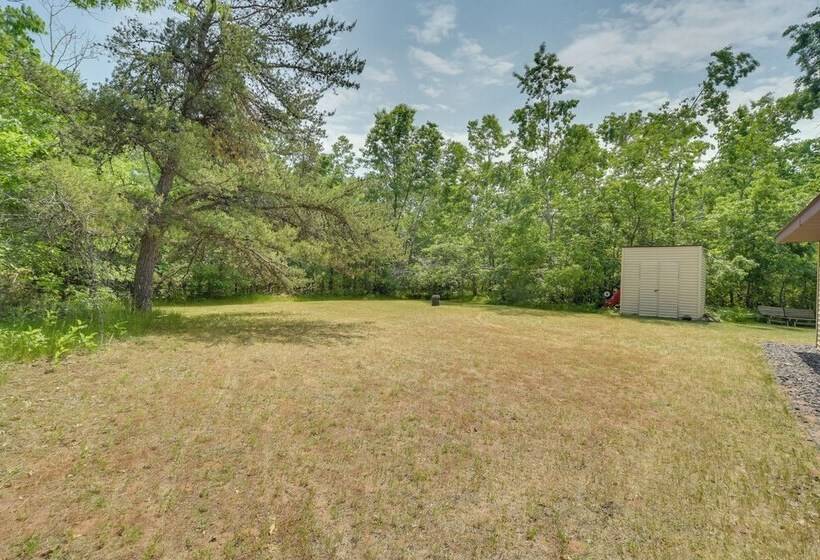 Wooded Danbury Cabin W/ Grill + Fire Pit!
