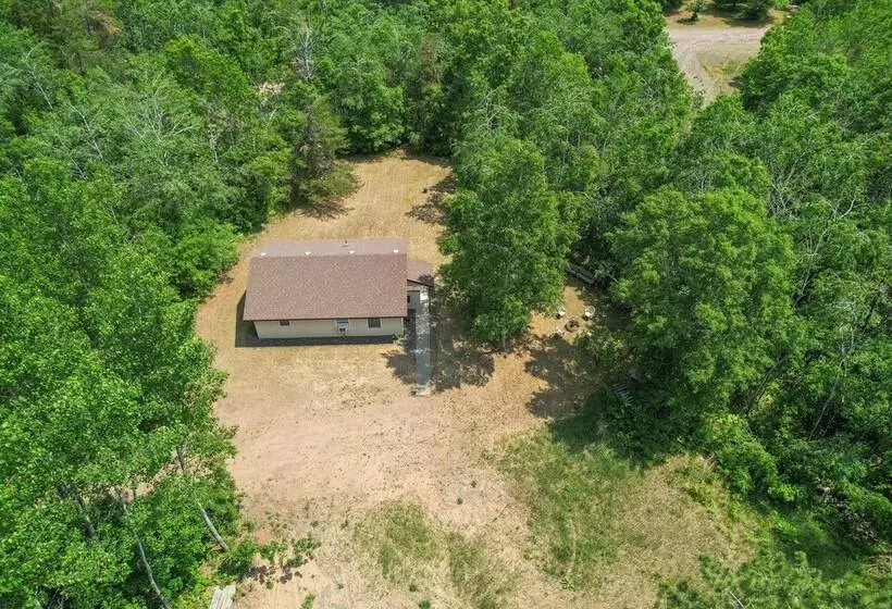 Wooded Danbury Cabin W/ Grill + Fire Pit!