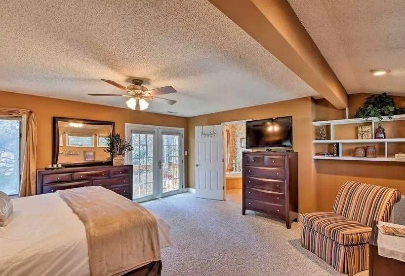 Hayesville Bungalow W/ Porch & Forest Views!