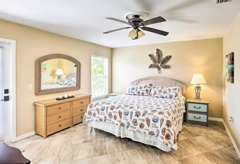 Dock & Canal Access: Cape Coral Family Home