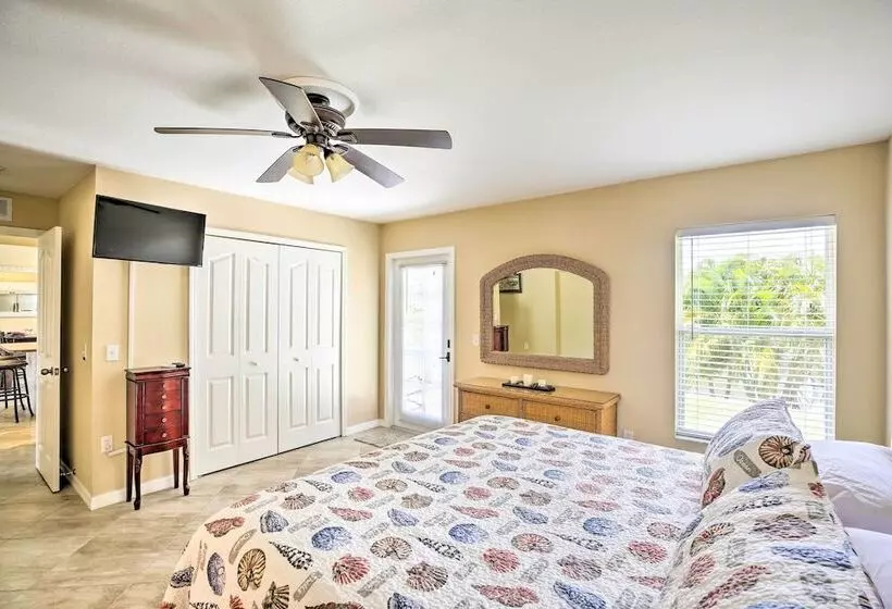 Dock & Canal Access: Cape Coral Family Home