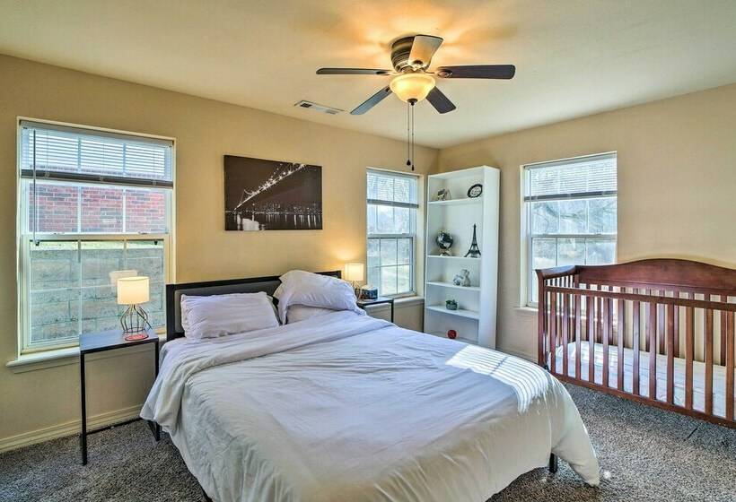 Central Fayetteville Home W/ Gas Grill!