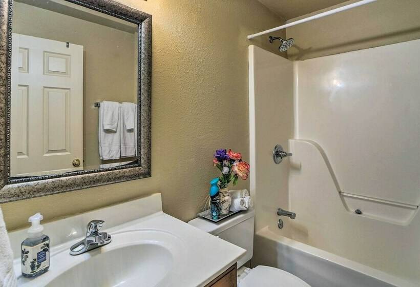 Central Fayetteville Home W/ Gas Grill!