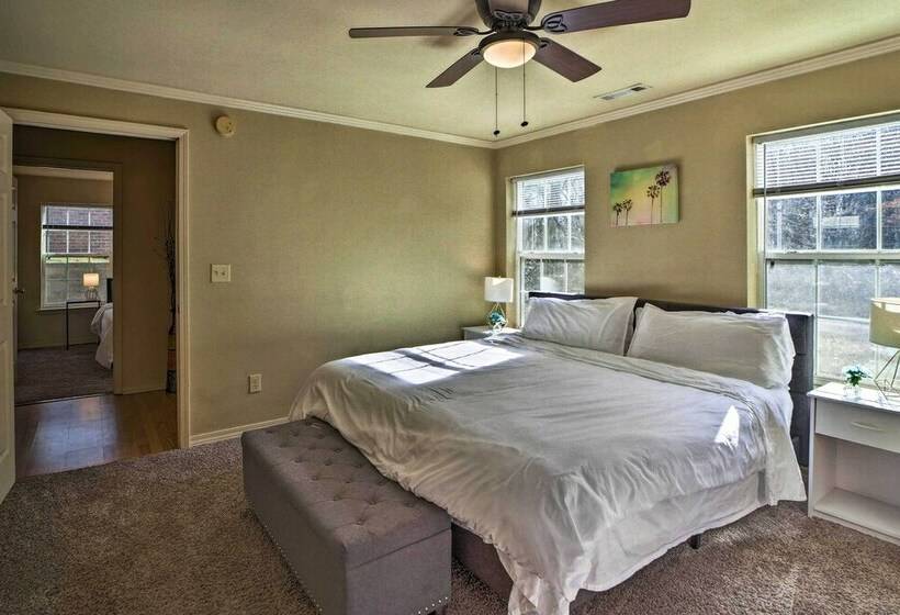 Central Fayetteville Home W/ Gas Grill!