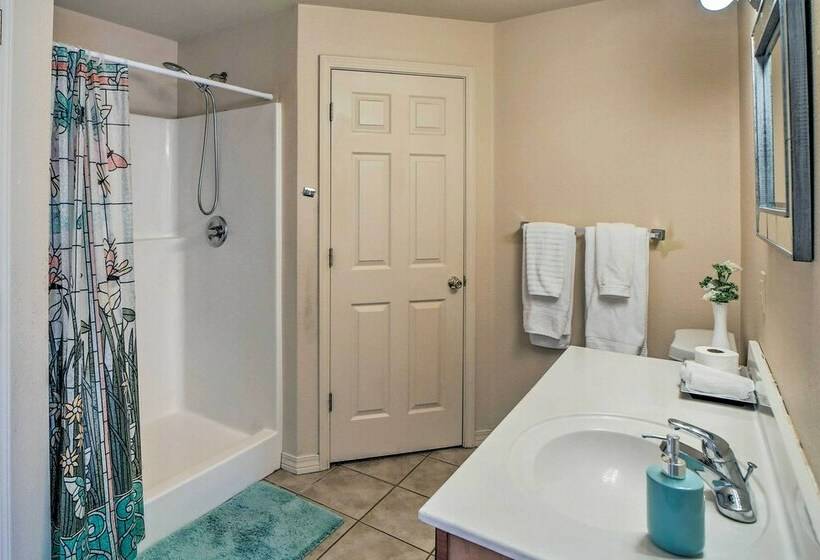 Central Fayetteville Home W/ Gas Grill!