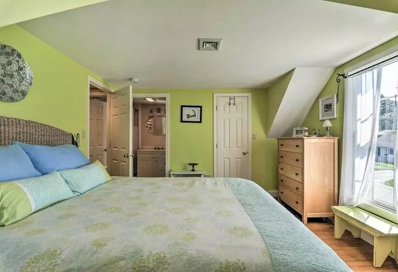 Cape Cod Cottage W/ Deck, Grill, & Games!