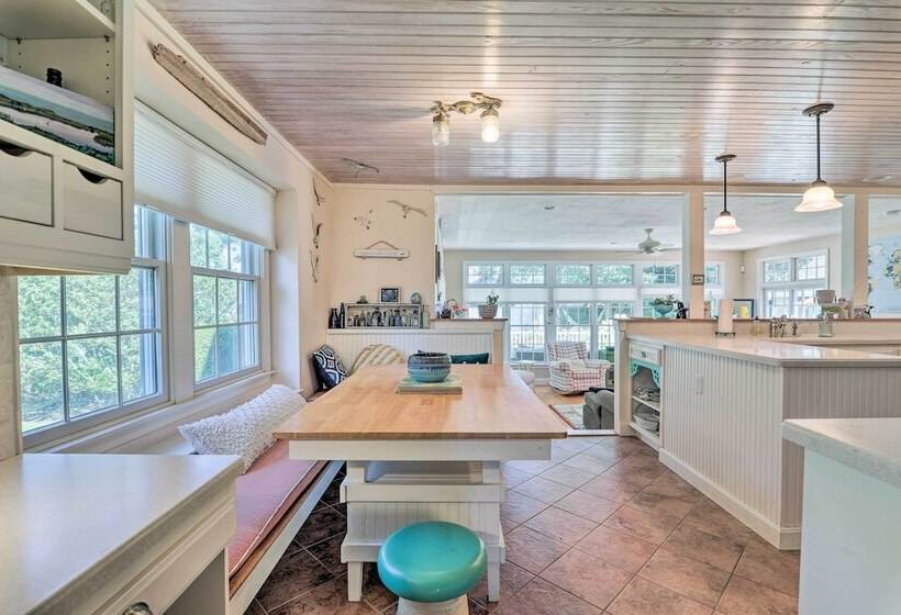 Cape Cod Cottage W/ Deck, Grill, & Games!