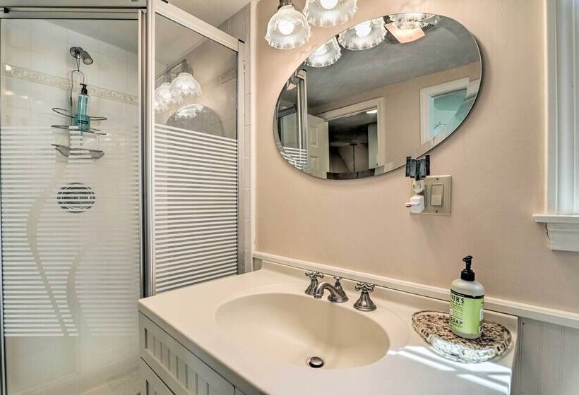 Cape Cod Cottage W/ Deck, Grill, & Games!