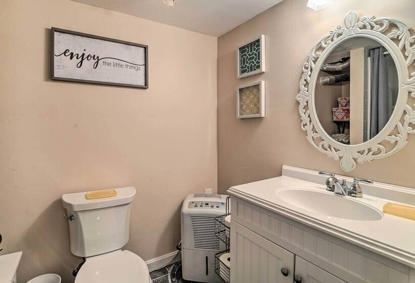 Cape Cod Cottage W/ Deck, Grill, & Games!