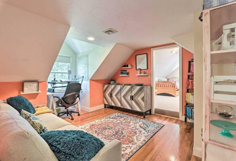 Cape Cod Cottage W/ Deck, Grill, & Games!