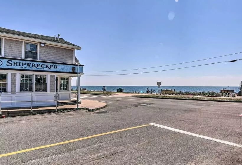 Cape Cod Cottage W/ Deck, Grill, & Games!