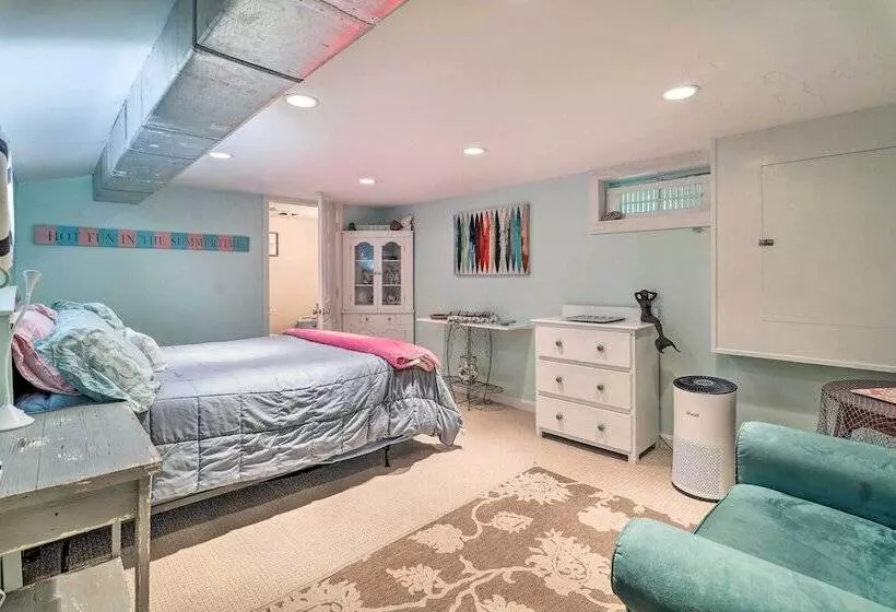 Cape Cod Cottage W/ Deck, Grill, & Games!