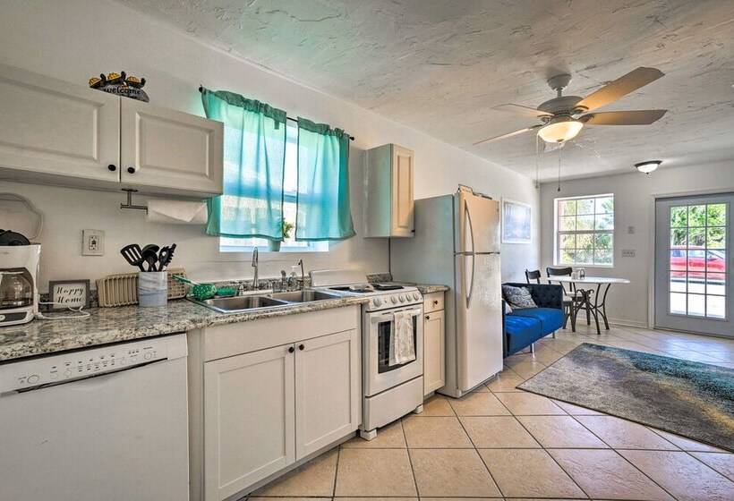 Convenient Naples Retreat < 4 Mi To Beach!
