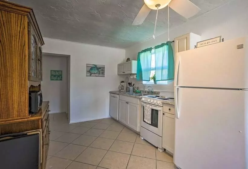 Convenient Naples Retreat < 4 Mi To Beach!