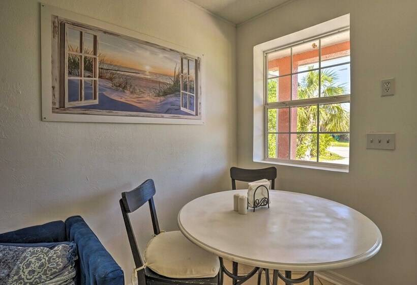 Convenient Naples Retreat < 4 Mi To Beach!