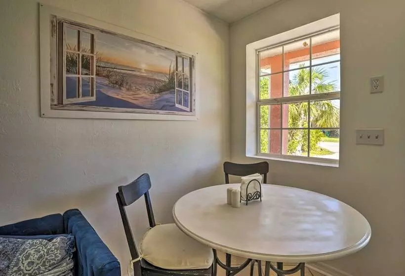 Convenient Naples Retreat < 4 Mi To Beach!